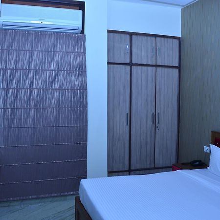 Hotel Royal International Ню Делхи Екстериор снимка