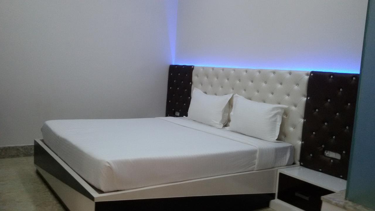 Hotel Royal International Ню Делхи Екстериор снимка