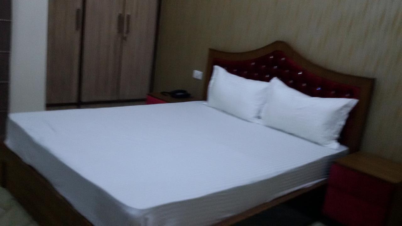 Hotel Royal International Ню Делхи Екстериор снимка