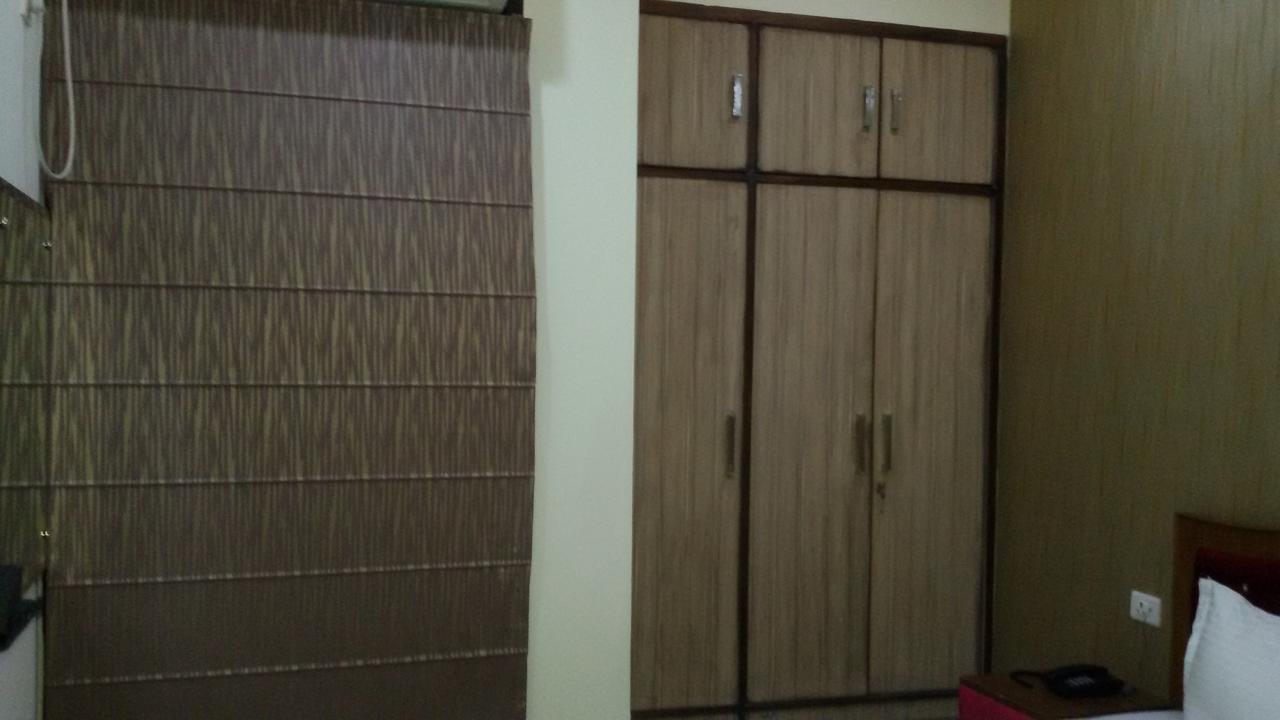 Hotel Royal International Ню Делхи Екстериор снимка