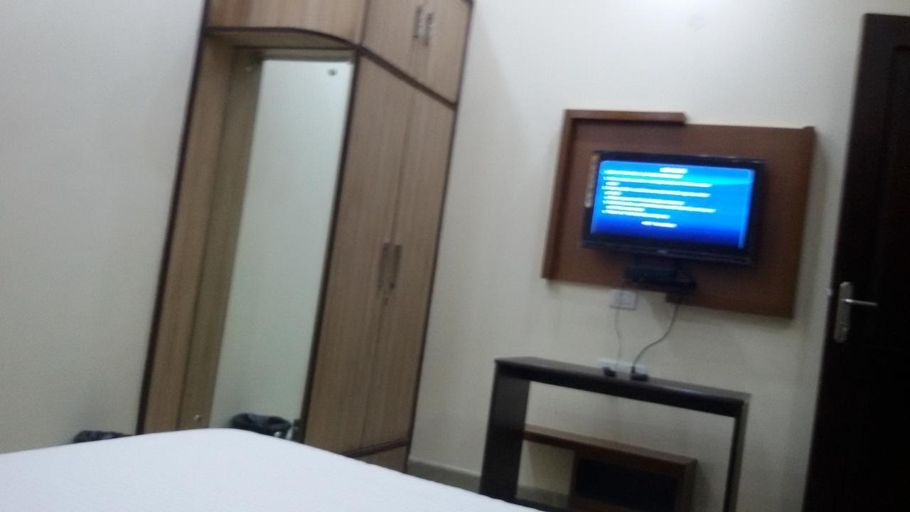 Hotel Royal International Ню Делхи Екстериор снимка