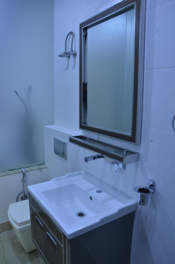 Hotel Royal International Ню Делхи Екстериор снимка